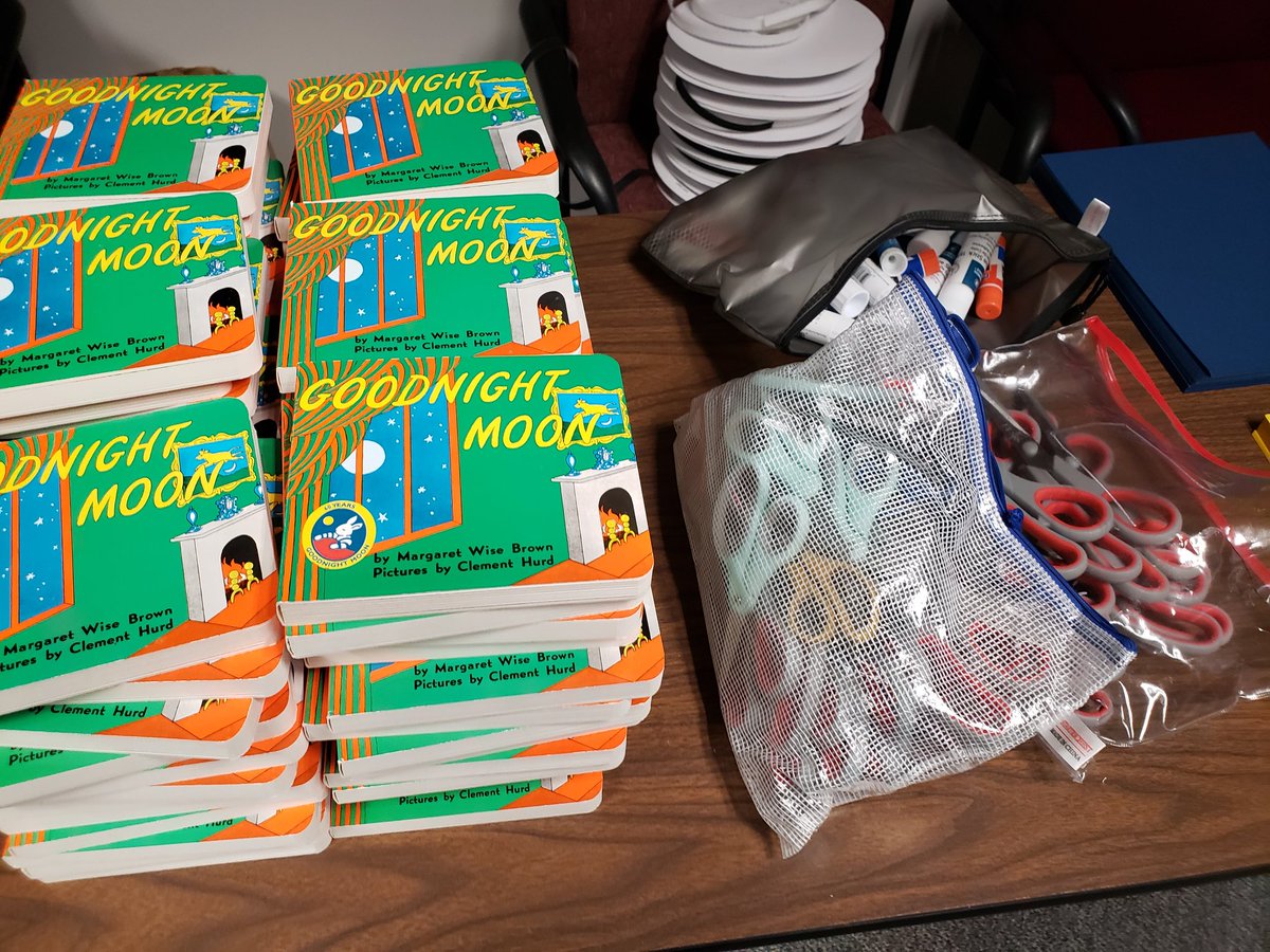 Melicam143's tweet photo. Thank you volunteers, and @unitedwaychi for creating and packing literacy kits, for children in Chicago. #ATTimpact #ATTBELIEVES @ATTimpact #lifeatatt #MLKDayofService https://t.co/Bran2oHygh