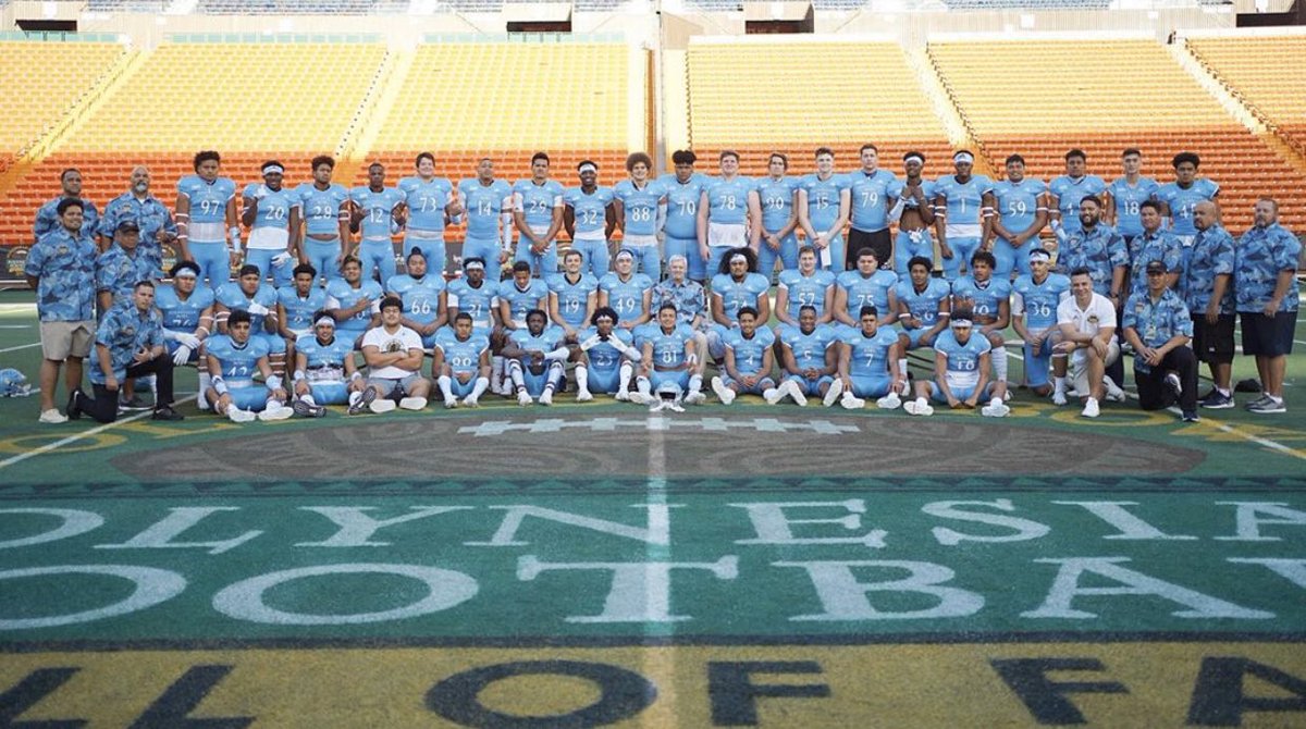 PTV_70's tweet photo. Ended my High-school football career in Hawaii 🙏🏾 , Thank you @polynesiabowl for an amazing experience I’ll never forget 🤙🏾 #AG2G #4Gma💗 #MMT🇹🇴 https://t.co/V21gj98xDO