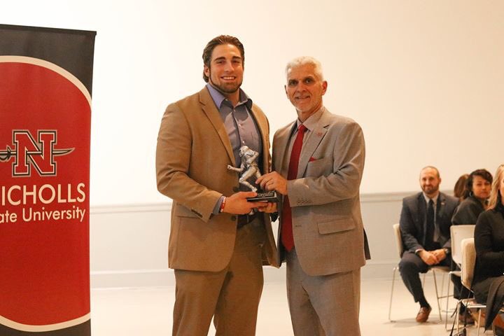 Nicholls_FB's tweet photo. The 2️⃣0️⃣1️⃣9️⃣ Special Teams MVP - Garret LeBlanc.
Garret excelled on the special teams unit and also served as a backup tight end.
#GeauxColonels ⚔️ #r19htNow https://t.co/YkaPGa7cfC
