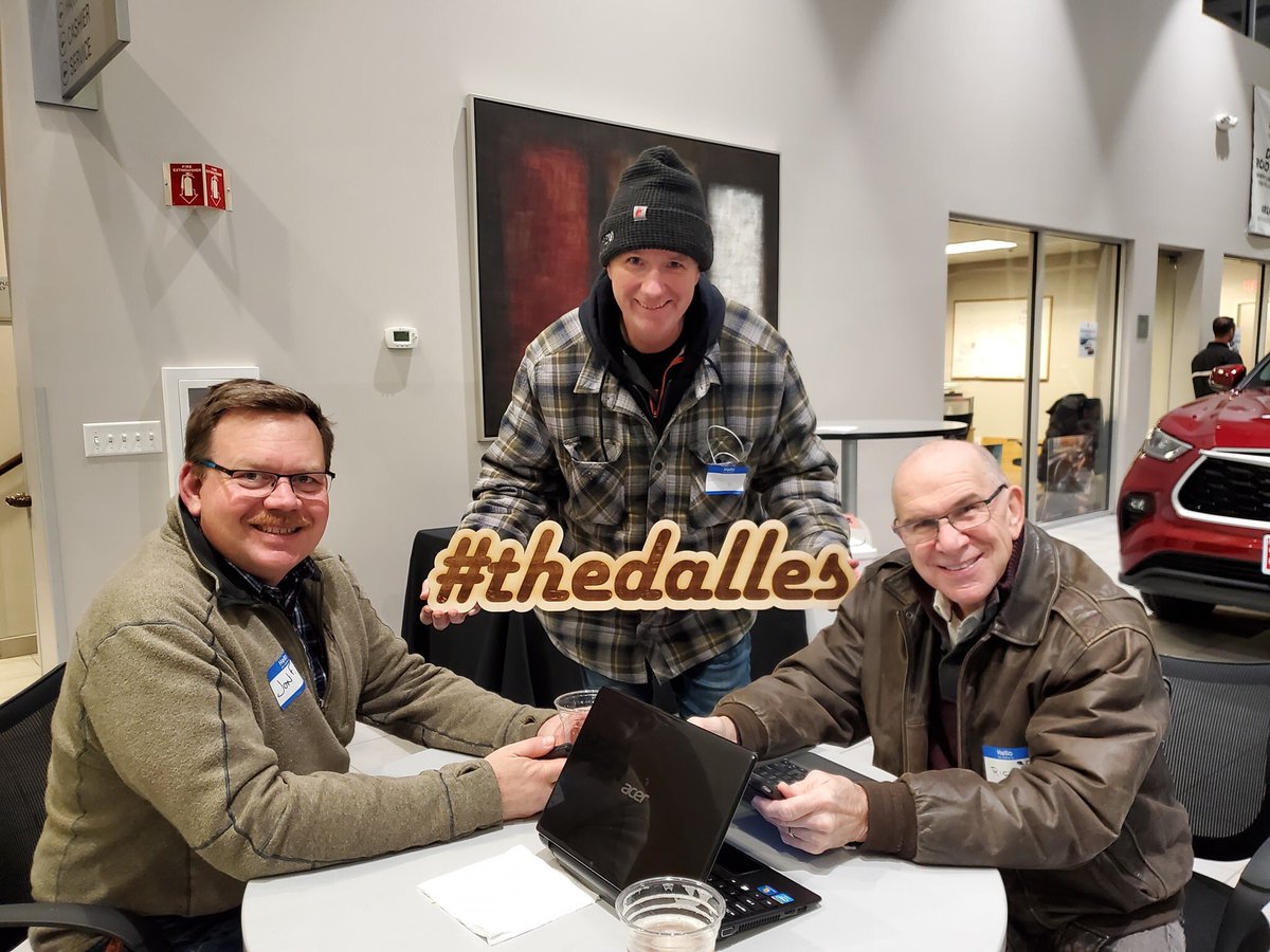 broadwaysaloon's tweet photo. @fox12oregon Could you please mention us and help us win this?  1 day left to vote for #thedalles bring the @smbizrevolution to our small Oregon town. We need 1 million votes today!  https://t.co/2sCulhShiF share this tweet and share the LOVE https://t.co/bYvk5X5RRp