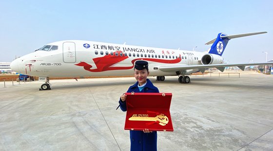 Jiangxi Airlines received their 1st #ARJ21 on 1.19.20 at Nanchang Yaohu Airport! The aircraft, sporting the 'Crane Dance Blue & White' navigation emblem, bright red flags & red ribbons debuted at the 2019 Nanchang Flight Conf. Here is to the start of another great relationship!