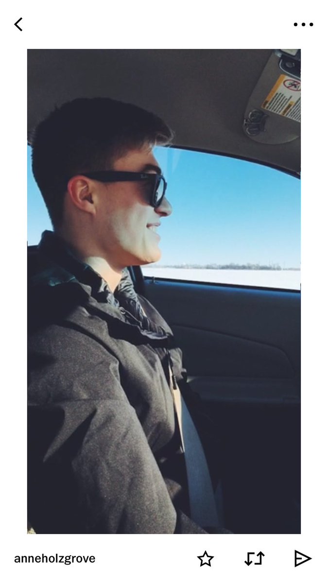 AnneHolzgrove's tweet image. What I post of my boyfriend v what my boyfriend posts of me this is a scam