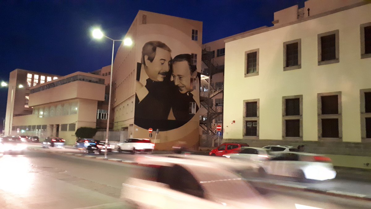 #antimaffia meets #streetart 
Fighting maffias is not about heroism but about civic duty. 
<a href="/PaulSambre/">Paul Sambre</a> @LetterenKULAnt <a href="/asso_kuleuven/">Associatie KU Leuven</a> <a href="/KU_Leuven/">KU Leuven</a>