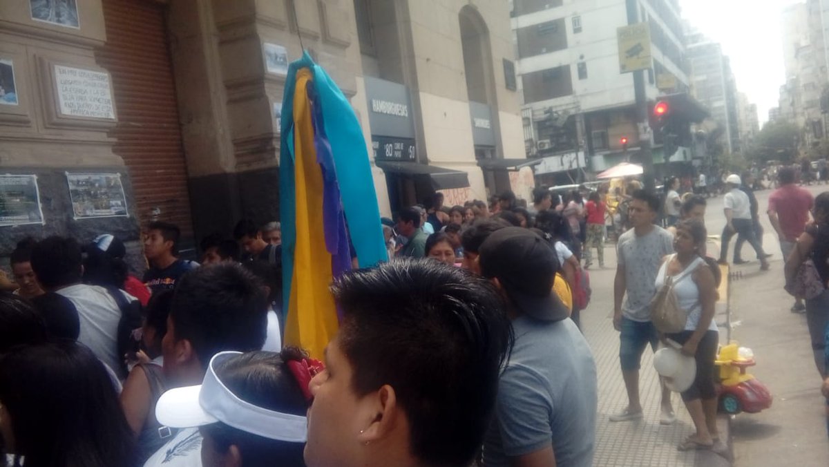 evoespueblo's tweet photo. Denunciamos ante la comunidad internacional que el gobierno de facto de #Bolivia mantiene cerrado el Consulado en Buenos Aires, impidiendo el empadronamiento de bolivianos para comicios, atentando contra los derechos políticos de los compatriotas residentes en #Argentina. https://t.co/9VYoauetzk