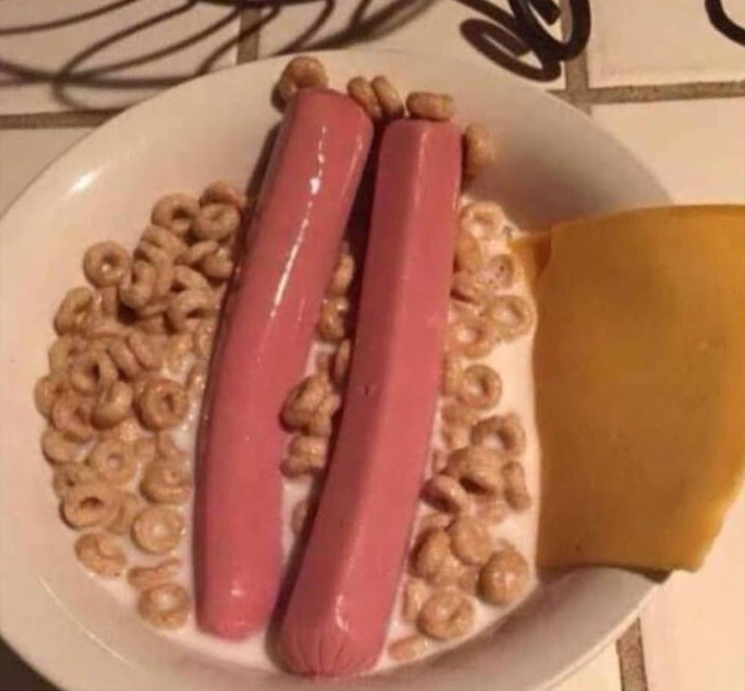 jacktehhogieman's tweet photo. @GordonRamsay just whipped up dinner what do you think multi grain crusted pork in a dairy cream sauce https://t.co/UcNeAHoIKX