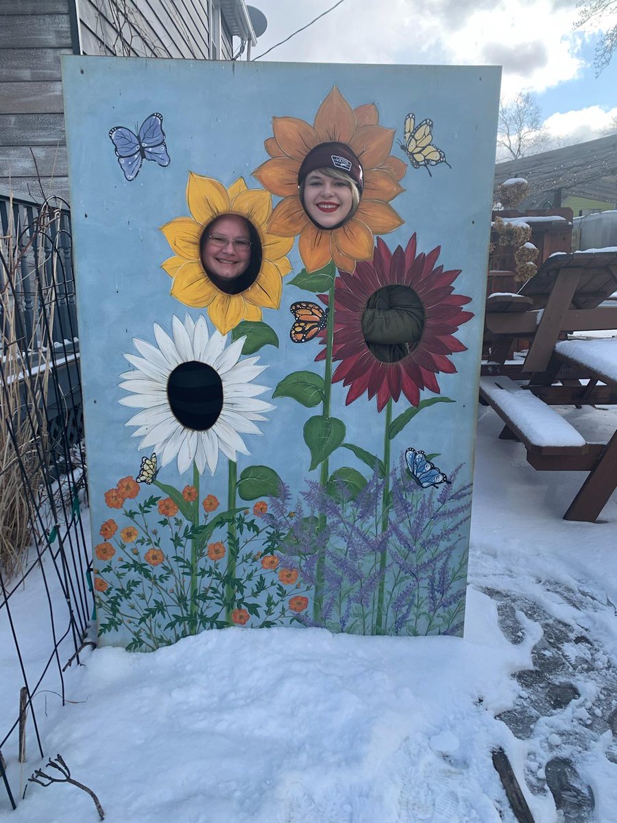 MiriamBdj's tweet photo. My pretty Sunflower, visiting from the Sunshine State. 🏝🌻 #daughter #motherslove #Proud #visitcleveland
❤❤❤❤ https://t.co/oxZo1Tej4t