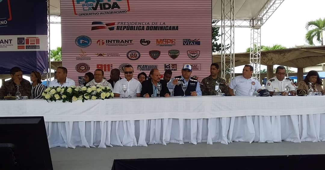 crdbavaro's tweet photo. Higüey- lunes 20 de enero voluntarios de la filial de #cruzrojadominicana de Veron Bavaro Punta Cana, dando apoyo a la filial de Higüey durante el operativo en la basílica de Higüey en la festividad de la #virgendelaaltagracia. #PactoPorLaVidaRD #ifcr https://t.co/CgMfPZKHmo