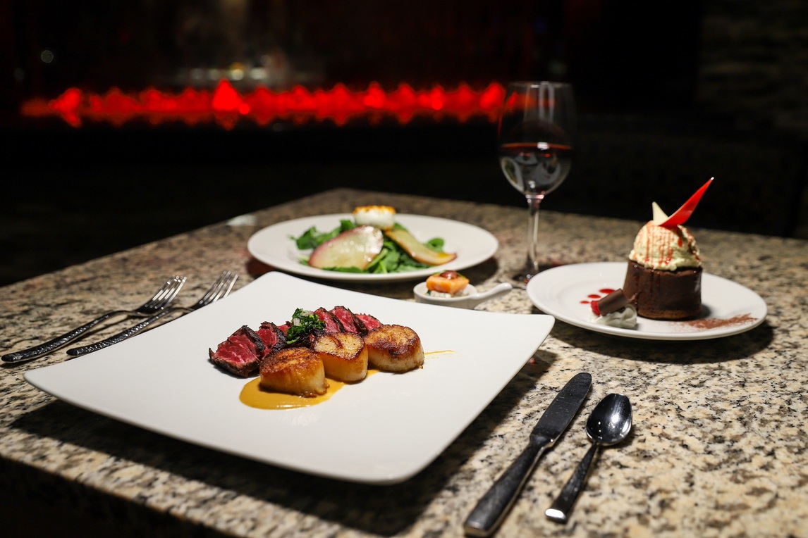 JudyReppart's tweet photo. Dine on cloud nine with romantic views and charming cuisine at @stratvegas on Friday, February 14!
https://t.co/s2nMHqAQDf
#ValentinesDay #STRATeats https://t.co/qlUgAca7mx