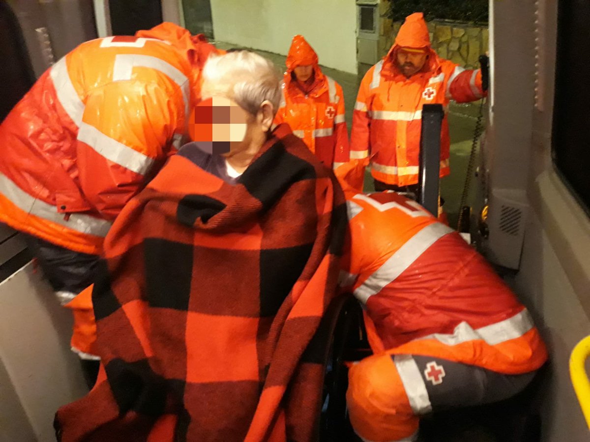 CruzRojaVLC's tweet image. Finalizamos la intervención en #Gandía con 10 personas evacuadas. Nos retiramos tras una intensa jornada. Gracias voluntarios y voluntarias #TemporalInvernal @CruzRojaEsp