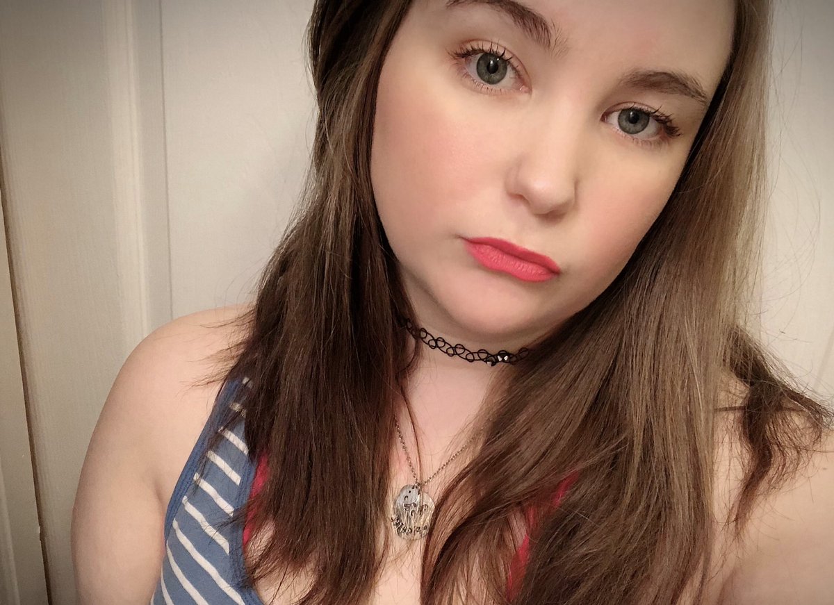 alliemclemore's tweet photo. Ohhh hey 🧜🏻♀️ #Entrepreneur #bossmom #momlife #mattepink #makeup https://t.co/4epFjQJEqL