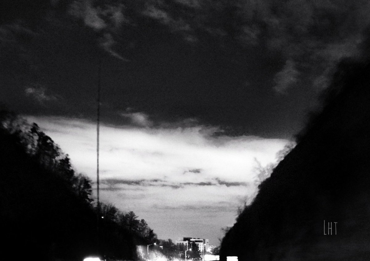 skinnyblynn's tweet image. Flexuous landscape 
cold front 
protrudes 
Bham’s view
RedMtn’s
gentle peaks
that see
window dwn
dangled
passenger-side
bit tipped 
laughing loud
knowing
somethings new
r good,
a few will feud 
but what’s due
can truly b good

lht~ #redo #missingletter 
#poetry #photography #poem