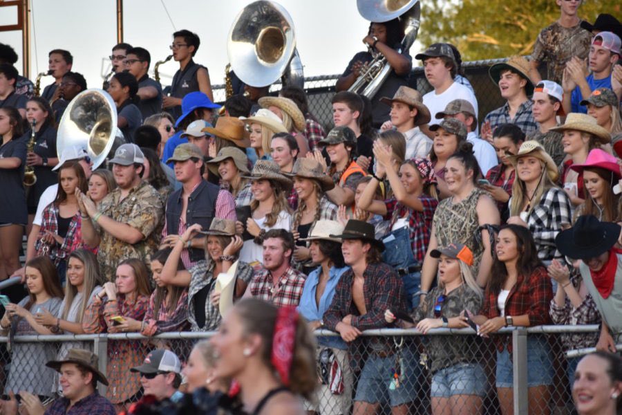 SHS student section tweet media