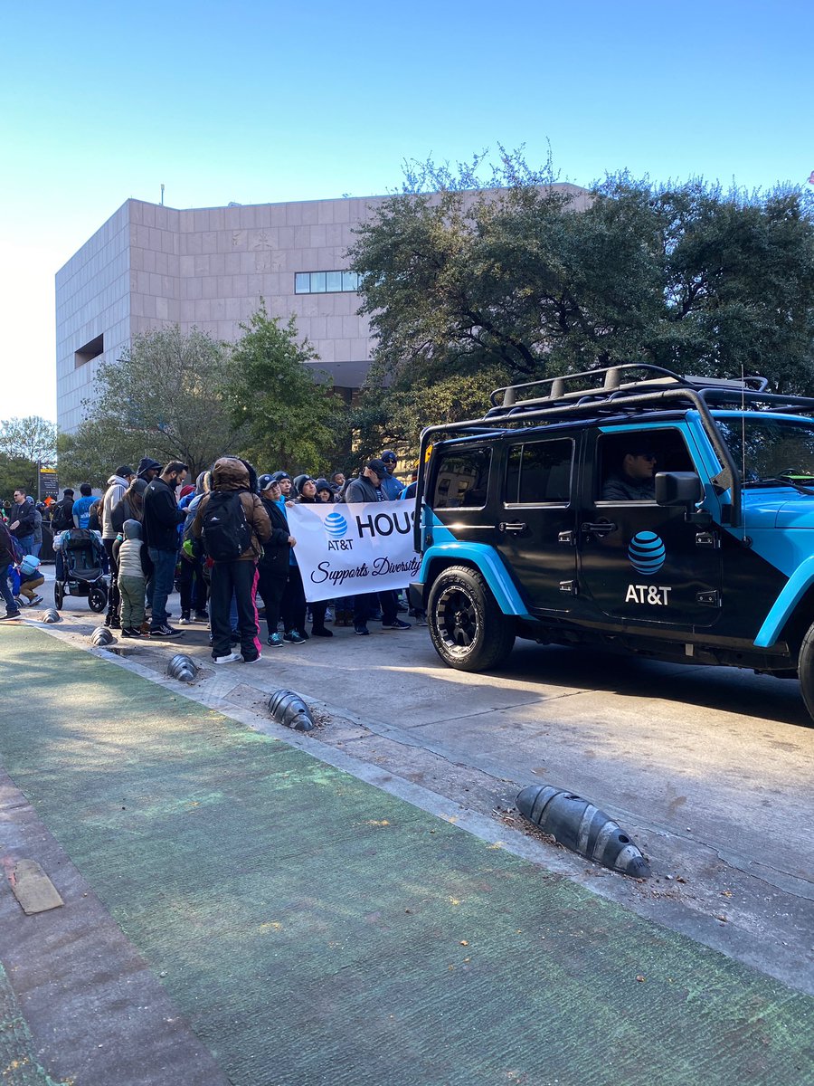 STXspeaks's tweet photo. Amazing turnout from our AT&T - Houston employees at the MLK Day Parade! Over 100 employees & family in the parade - Thank You all for participating! #BelieveHouston • #LifeAtATT • #WeAreSTX • #MLKDay2020 https://t.co/g6Wc4cQfrF