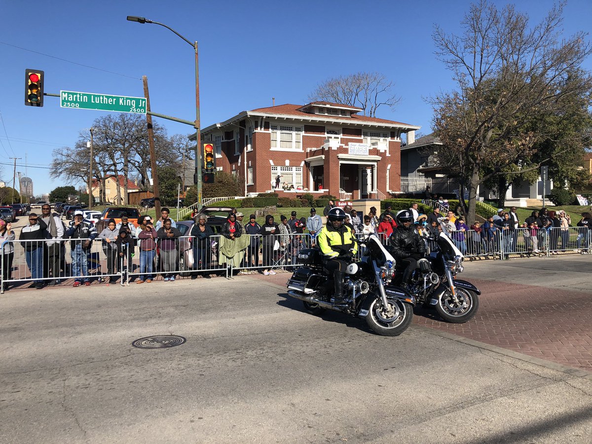 caraathome's tweet photo. Celebrating the legacy of Rev. Dr. Martin Luther King Jr. with a parade on MLK Blvd & in front of the MLK Center. A man who made the world better by his ideas, words, and deeds. #StopTheViolence #MLKparade2020 #CityCouncilFloat #NeedMoreCandyNextYear #Unity #Community #OneDallas https://t.co/aRJmFxR4NI