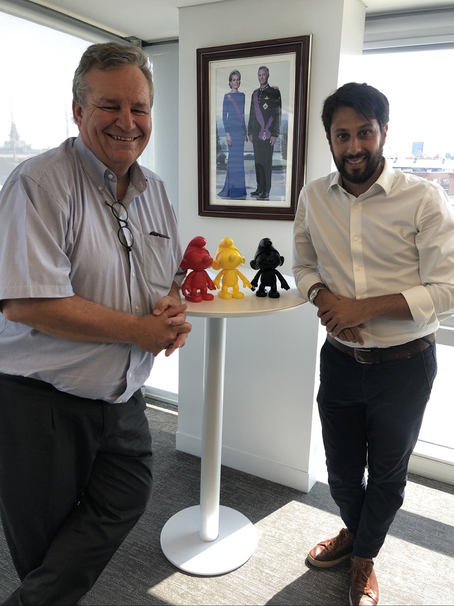 Recibi a @lucashportela, presidente de Communa 1 de Buenos Aires <a href="/gcba/">Buenos Aires Ciudad</a> en la Embajada hoy. Que equipo dinamico (y no hablo de los pitufos!) en una zona sumamente diversa! Vamos a hacer muchas cosas juntos!!!