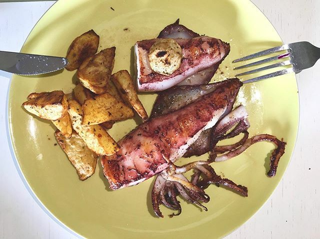 Did you know that while you have the best time on the Croatian coast in the summer, the best time to catch the Adriatic squid is about now - when the sea is cold!

Who else loves grilled Adriatic squid? 👇👇👇 #croatia #croatianfood #mediterraneanfood #grilledsquid #adriaticsea…