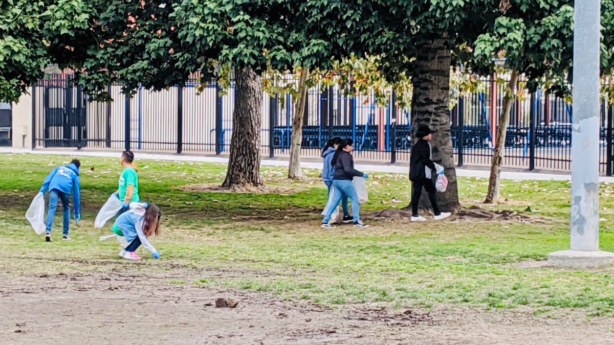 PonderosaPride's tweet photo. Pride: On MLK Day we honor Dr.King with service to our community! Our scholars completed park clean up at our own Ponderosa Park through the #Servathon Thank you to our teacher leaders that teach our scholars the gift of service! #AmazingAESD #BeAwesome https://t.co/n20fqdqLRn