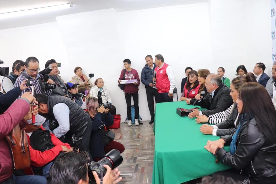 La rifa del avión presidencial solo fue una cortina de humo para distraer a la población de los malos resultados del #INSABI y la inseguridad que se vive en Puebla, con el <a href="/PRI_Nacional/">PRI</a> esto no sucedía, #SaludParaTodos