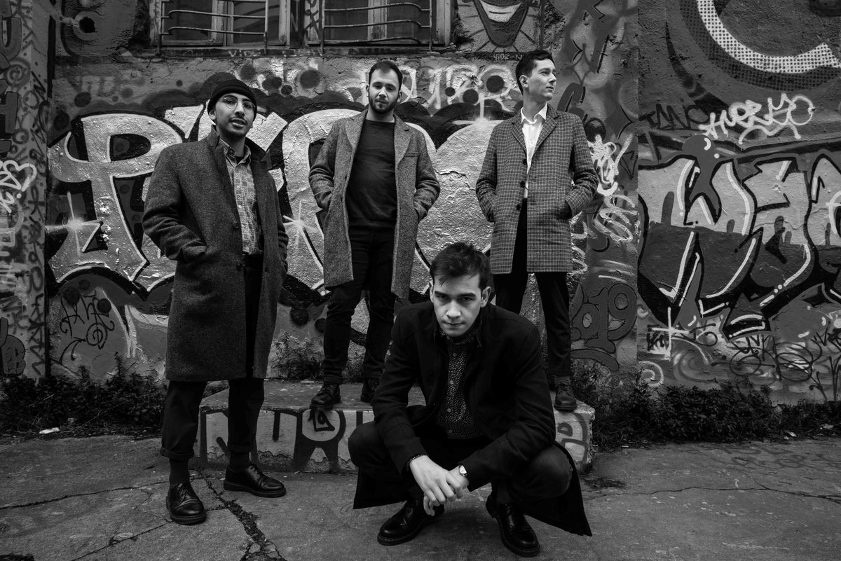 Berlingberlin's tweet photo. B.B
#indie #indierock #indiepop #rock #music #rockband #coldwave #bedroompop #cool #frenchnoise #jeunesgensmodernes https://t.co/WXiOcxDhpO