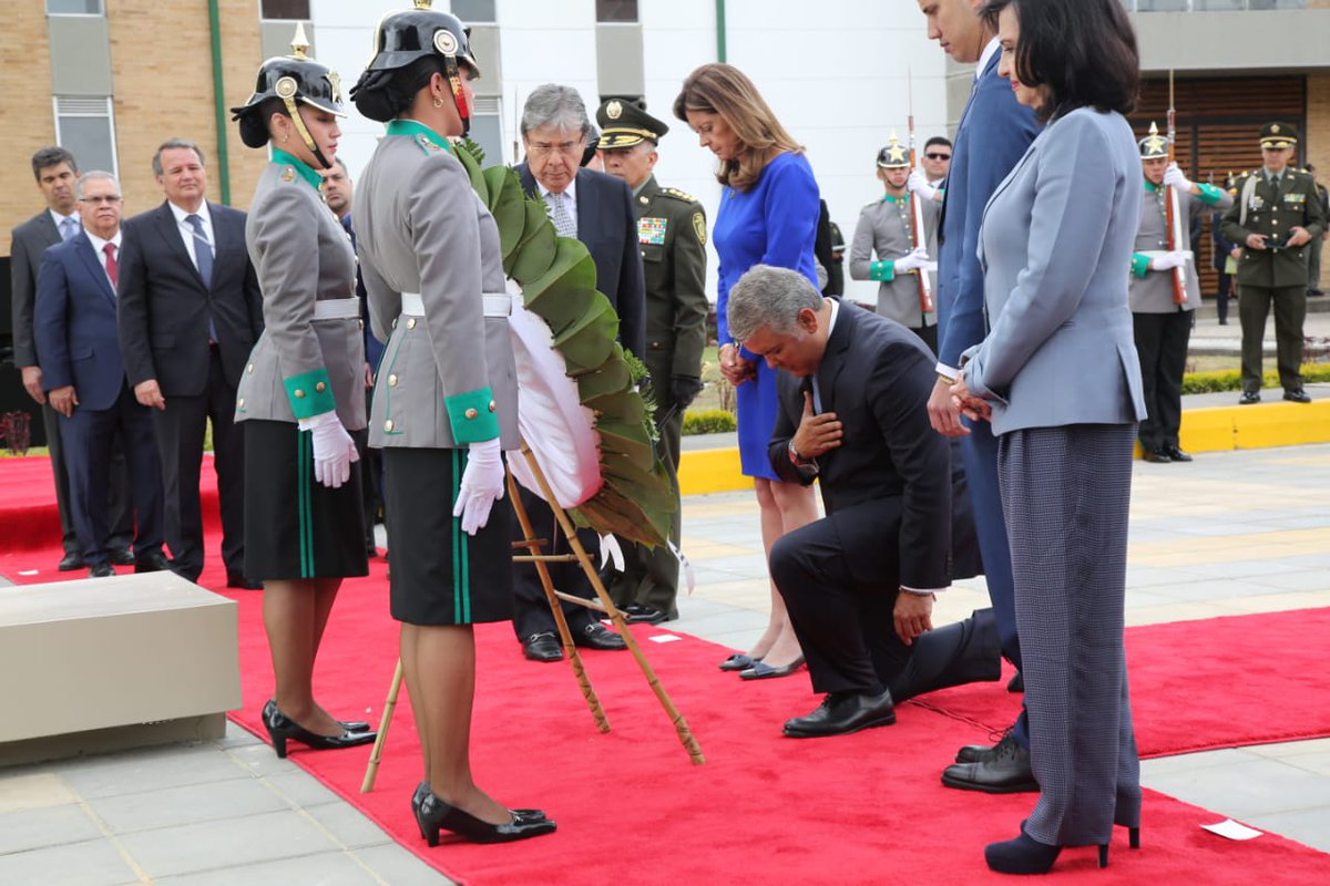 DirectorPolicia's tweet photo. En compañía del sr Presidente @IvanDuque, Vicepresidenta @mluciaramirez, MinDefensa @CarlosHolmesTru, Secretario de Estado @SecPompeo y autoridades, develamos el monumento: 'Ventanas a la Eternidad', obra en memoria de 22 vidas segadas por el terrorismo el 17 de ene. de 2019. https://t.co/xLBhHJIjQe