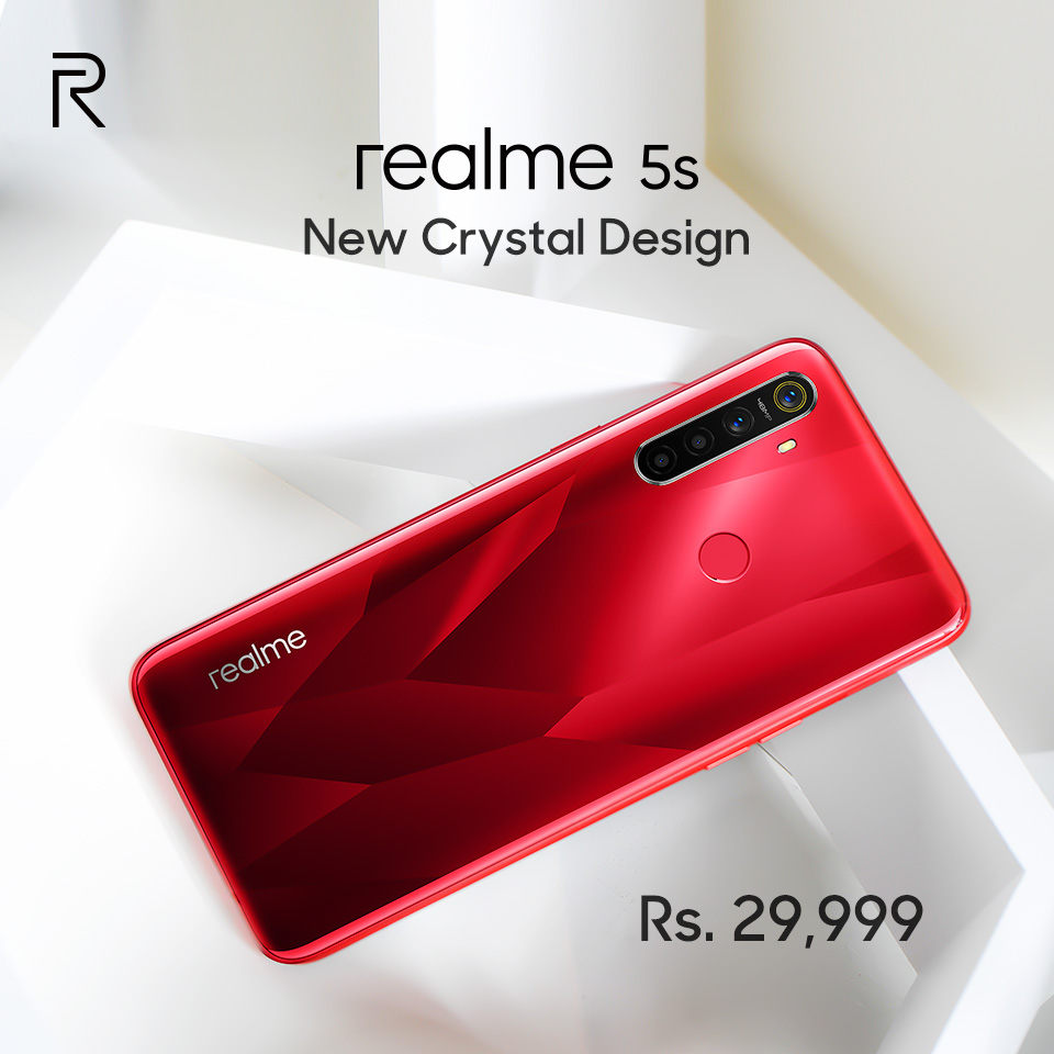 pakistan_realme's tweet photo. The New Crystal Design of #realme5s is a classical diamond-cutting design. It has the nano-meter holographic color with the cutting texture, every angle shines brightly in reflections. Available in two blazing colors, #CrystalRed & #CrystalBlue. #realme DaretoLeap https://t.co/9tPpJuhArA