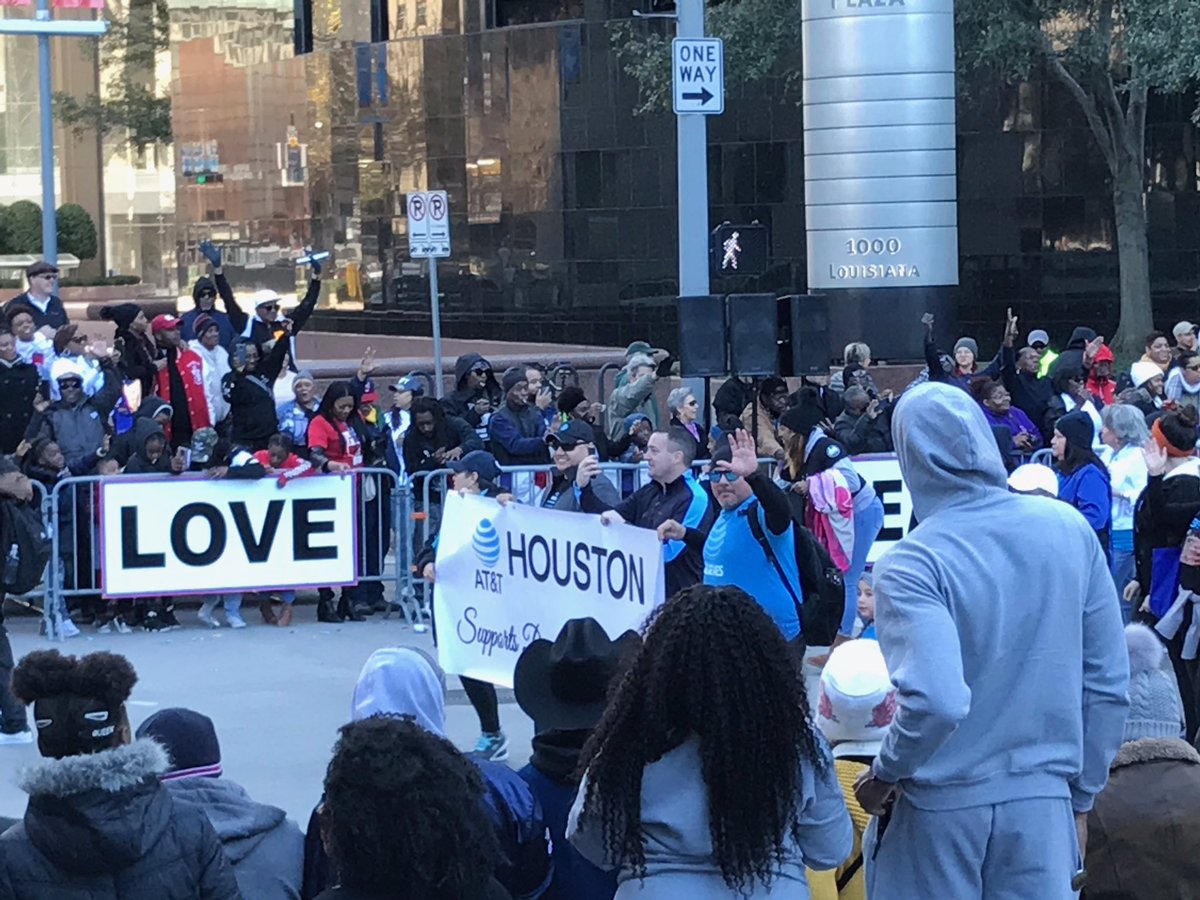 jonmcclellan's tweet photo. Great time walking the MLK Day parade in downtown Houston w @ATT colleagues! Over 100 volunteers gave out 2,000 bags of candy! And the @UHouston band provided us with entertainment the whole time. #attimpact #stxspeaks #BelieveHouston #attemployee https://t.co/eMQMLIFkBA