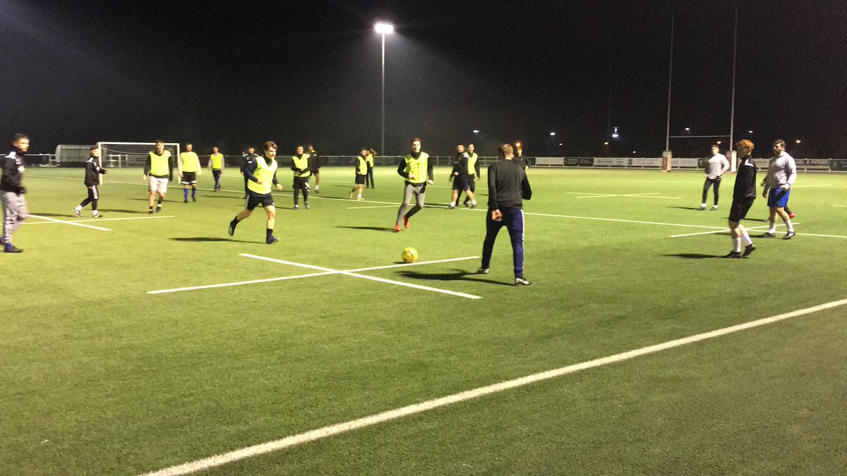 sharnbrook_fc's tweet photo. 20+ training again 3 weeks running #upthebrook #goodturnout https://t.co/Acbm3VoHlM