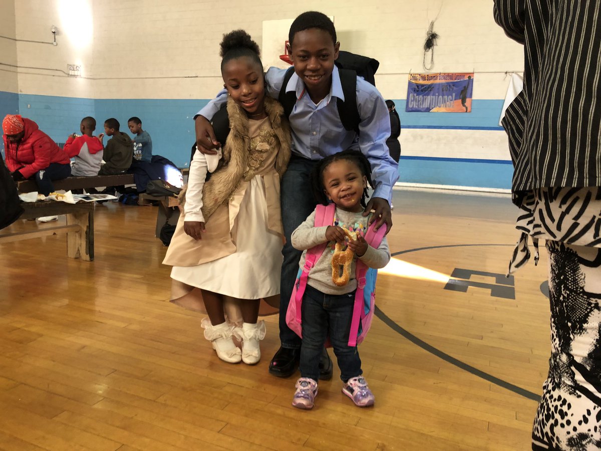PhillyASAP's tweet photo. Today we are at @cobbscreekrec for #mlkdayofservice! We are using art to create#Dream communities in #Philly at this #LIGHTSONLITERACY event! We are using poetry, dance and more to connect with you! #phillyasap #volunteer #mlkday https://t.co/URhDsQkqwO