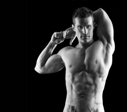 Black and white 😎
More pics? 👉 coffe.mx
.
.
.
.
#bearstyle #instagay  #gay #gayhot #sexy #men #fitness