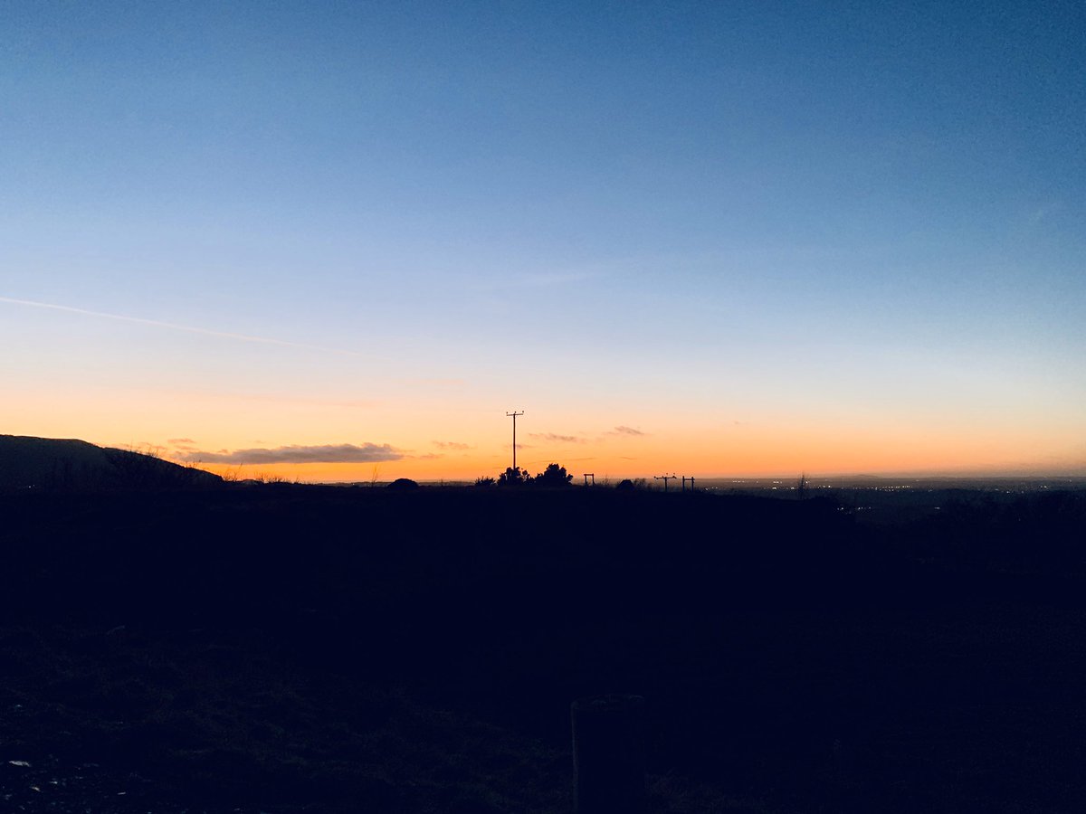 ORMS247's tweet photo. Another stunning sky this evening at the end of another Monday at #ORMSHQ 😎 This week we have a @Qualsafe #FREC3 course running with students from accross the globe attending! #Prehospital #Training #Education #BasicsDoneWell https://t.co/Fm6T3Dh8m8