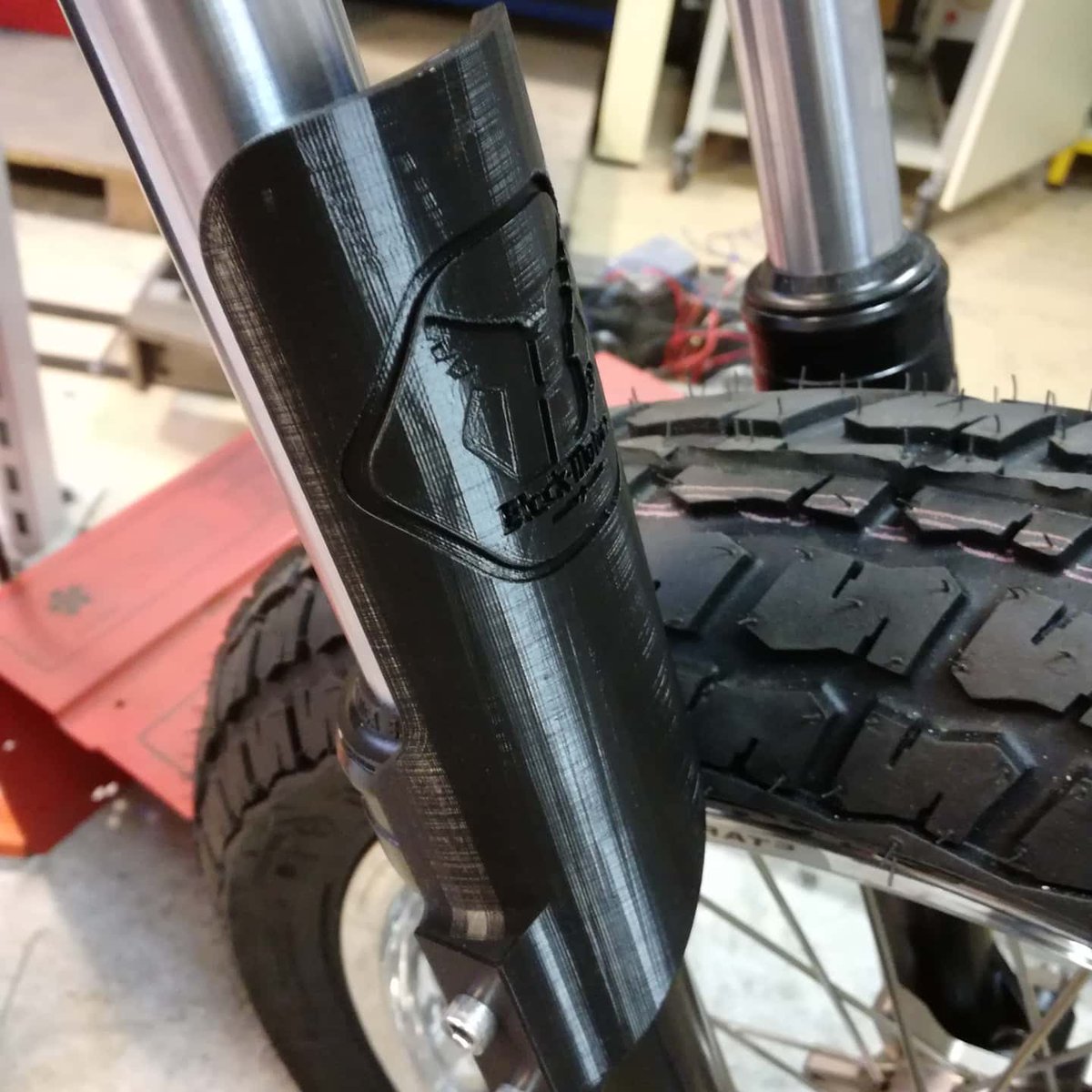 Boyer_monod's tweet photo. Fin de la conception et impression des pièces protection de fourche pour notre projet #dirttrack #yamaha sur #125cc #tenere au lycée G.Monod #monodElB avec nos classes de #bacpro Technicien d'usinage TU.
#3dprint #impression3d  #ultimaker #solidworks #designprinting #education https://t.co/6nVB9D2S2P