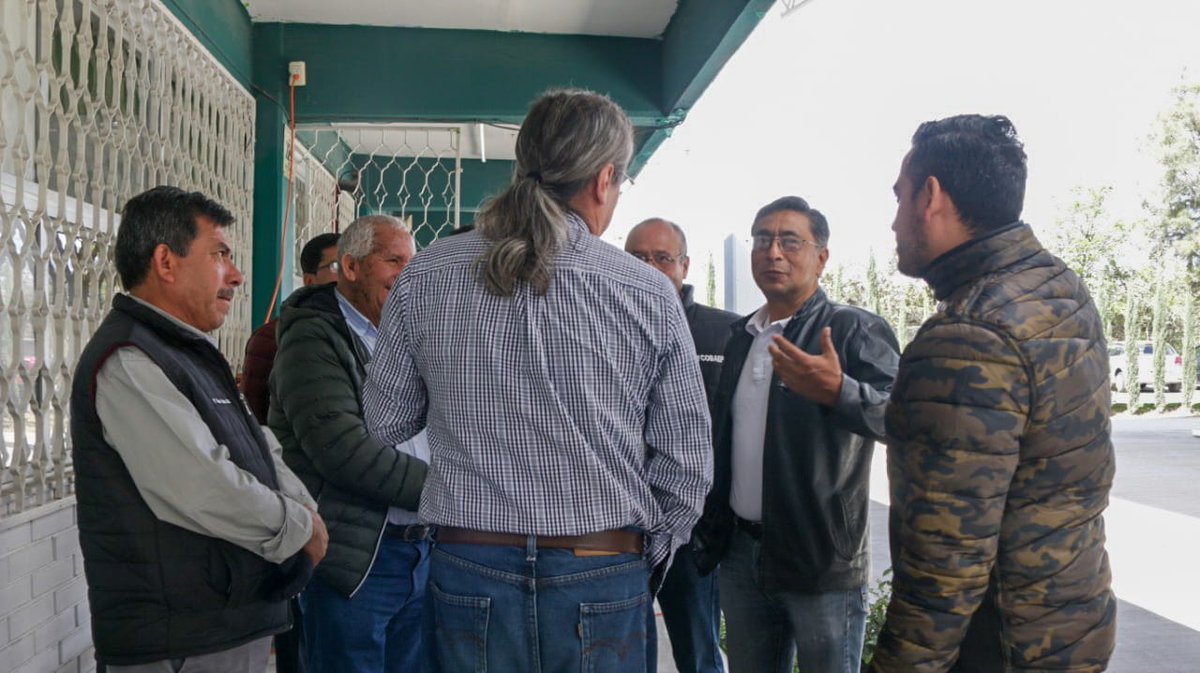 cobaep's tweet photo. Un gran héroe de tinta y papel Fritz Clockner presentó su libro LOS AÑOS HERIDOS en una de nuestras sedes del COBAEP Plantel 1 de esta ciudad capital con nuestro director general y de la mano del sindicato.
#COPAEP #2020 https://t.co/nWKJdpZpNN