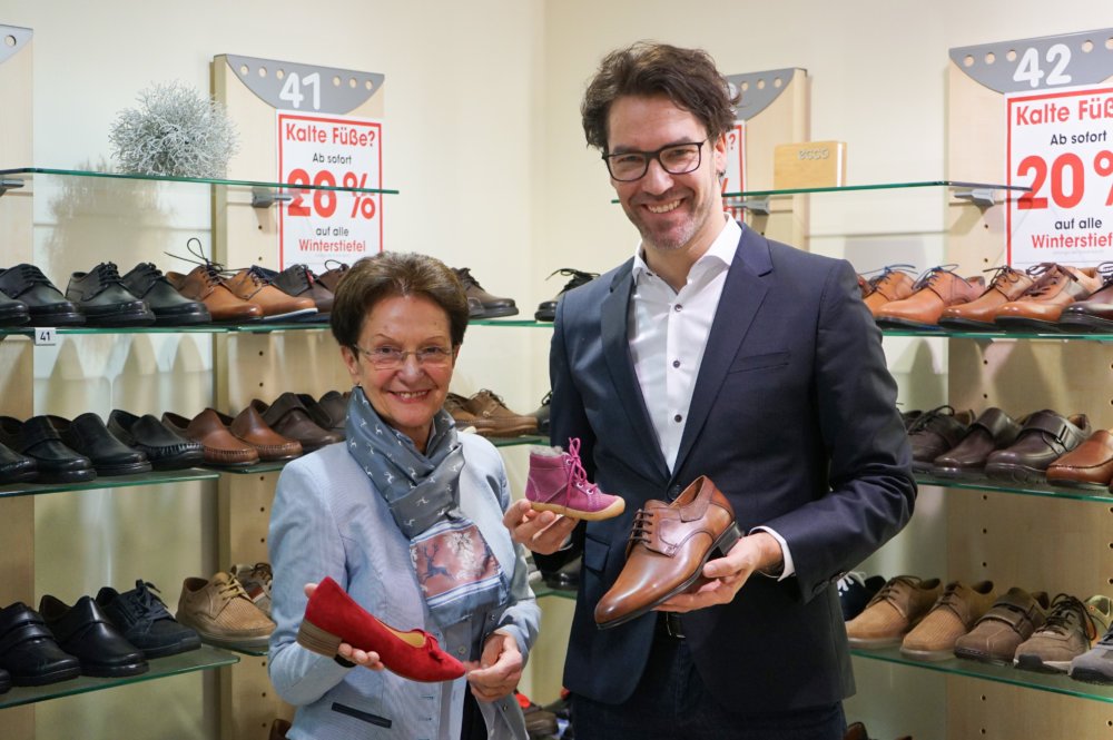 PresseAugsburg's tweet image. Hessing Stiftung übernimmt tradtitionsreiches Friedberger Schuhhaus

 #Friedberg #HessingStiftung #Kratzer #RolandEichmann #Schuhe presse-augsburg.de/hessing-stiftu…
