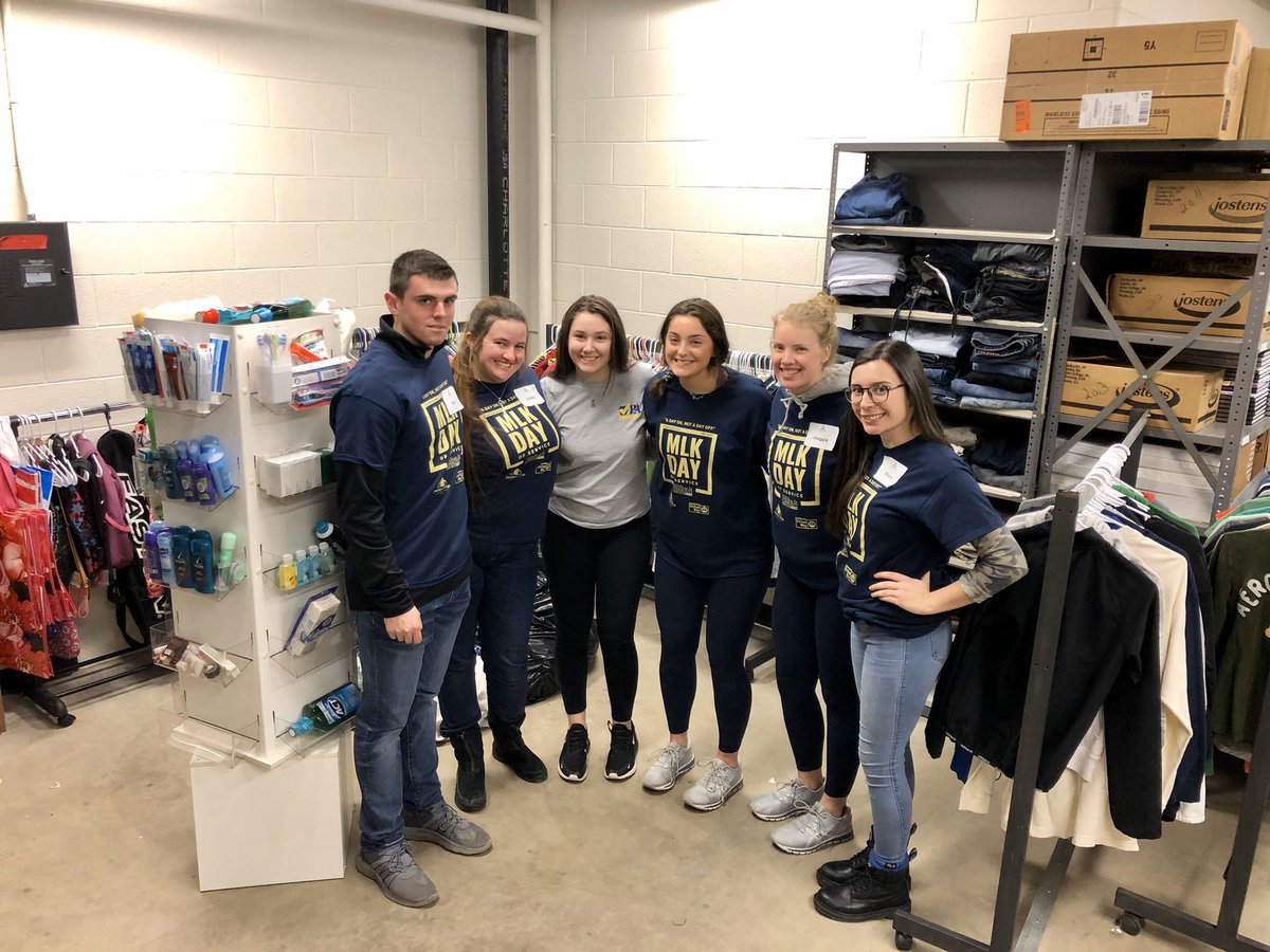 Thanks <a href="/juniatacollege/">Juniata College</a> for helping us out today in our Rachel’s Closet. #MLKDay #Kinnect #juniataserves
