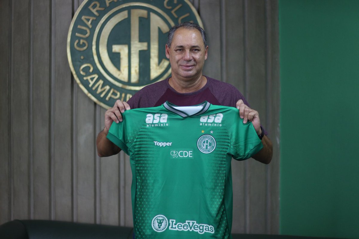 guaranifc's tweet photo. O Guarani fechou um novo patrocínio para o seu uniforme. O clube assinou contrato com a LeoVegas, uma empresa sueca de jogos para celulares e apostas esportivas online. O representante da marca e ídolo bugrino, Evair, esteve presente hoje, no Brinco, para selar a parceria. https://t.co/6uPVQurt0r