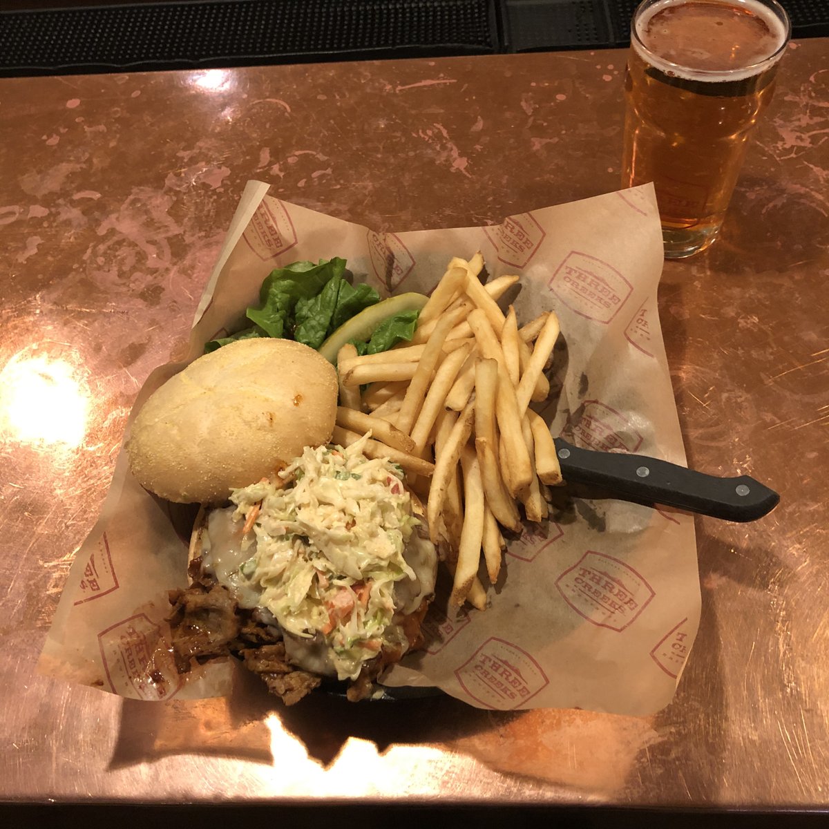 ThreeCreeksBrew's tweet photo. Come to the pub today for our Southwest Tri Tip Sando 🤤 paired with our Helles Canyon Lager 🍺! 😊 Hop-ee hour, 3pm - 6pm, Monday through Friday! Cheers! 🍻 #blazeyourtrail #inbend #insisters #centraloregon #craftbeer #porter #ipa #lager #special #pnw https://t.co/U6k4P9yX4t