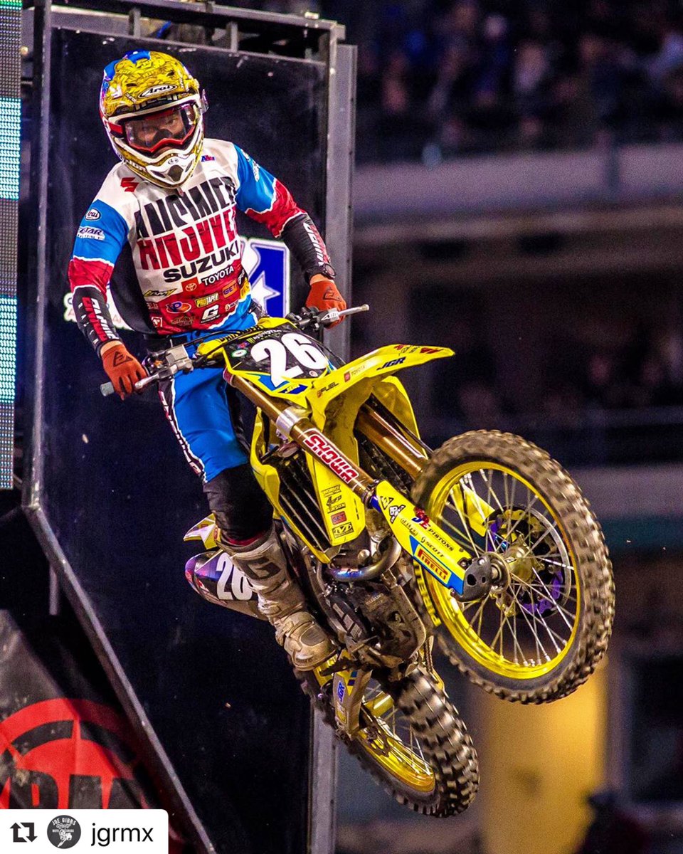 #Repost @jgrmx
- - -
Fifth on the evening for @alexmartin_26, but let’s talk about that @answerracing gear 🔥
- - -
#Suzuki #SuzukiCycles #RMZ #A2