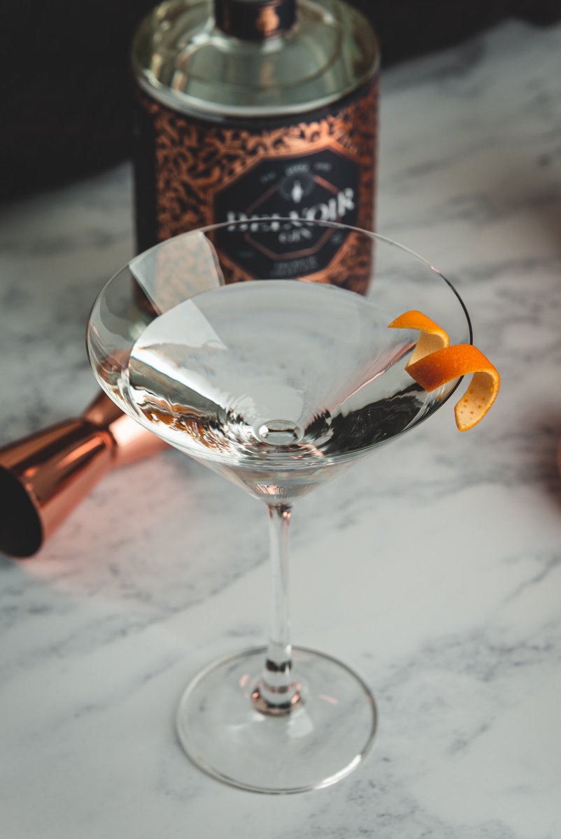 brentingby's tweet photo. The whole world is a stage for Brentingby gin and a classic Martini with Belvoir gin - one would say a Regal Martini !
What are you sipping tonight ?
#Instalove #drinkbettergin #craftspirits #gintonic #ginandtonic #makeginginagain #liquidtolips #gin #cocktails #bars #BeGin https://t.co/fqU4tZ3VWL