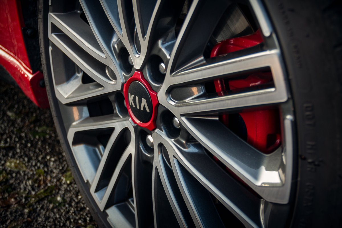 NewMotoring tweet media