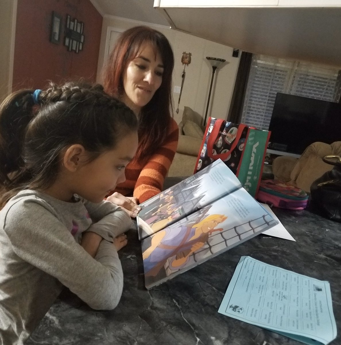 LitTeachTES's tweet photo. Sundays are a great day to mark off another square on your #AACPSReadWithMe BINGO boards! Take it from one of our Kinder friends! @TraceysAACPS @AacpSeril https://t.co/9PtnEp06Ue