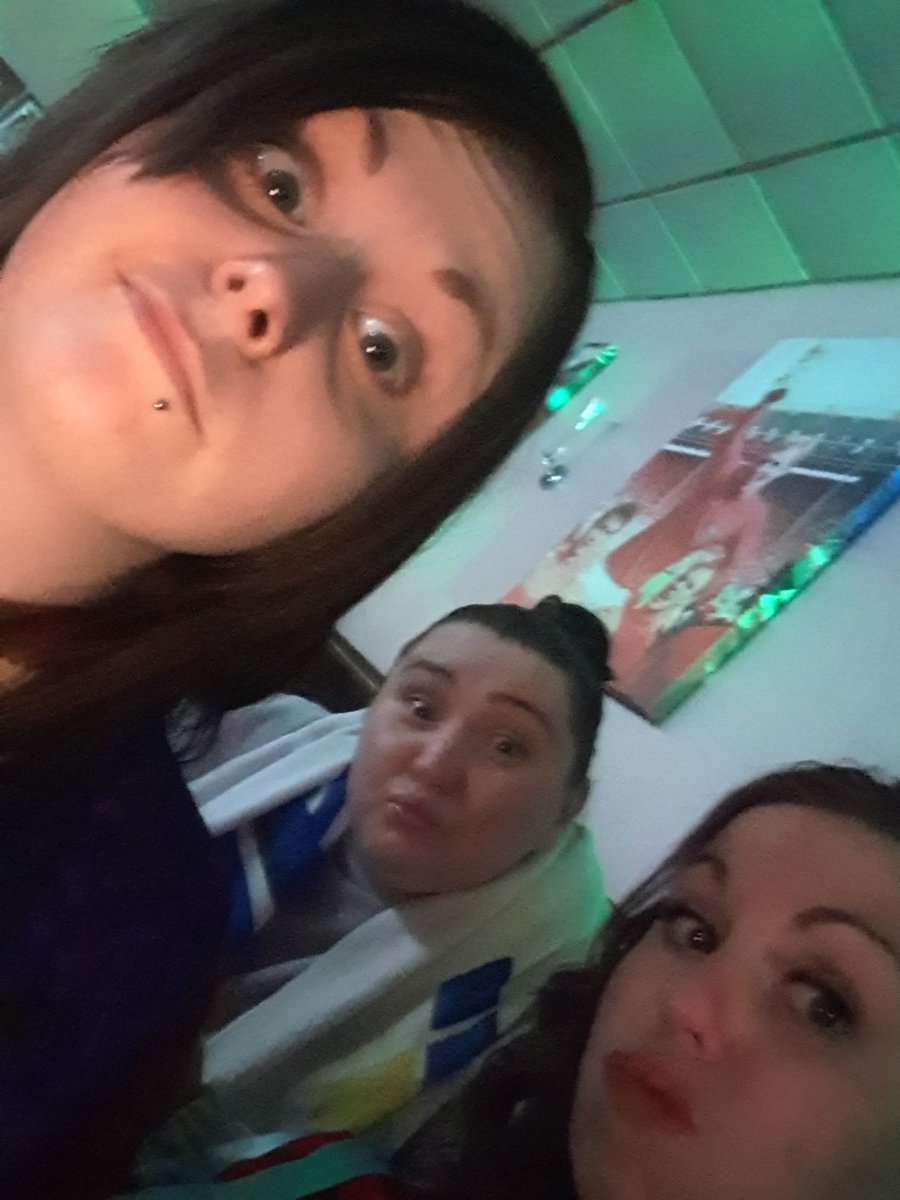 Anna40117131's tweet photo. What a amazing night @fellows555 @Stephen82939479 @ant_willets @LLB_1983 @AdeleGu43381849 @EJC921 @SophiePapps2 https://t.co/ppGL4czj6F