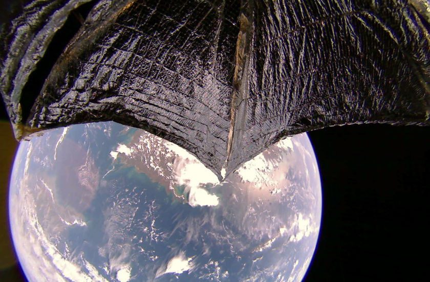 CaraSantaMaria's tweet image. LightSail 2 is still solar sailing, but it’s getting lower and lower with each orbit. 

#LightSail2 #LightSail #SolarSail #Technology #Astronomy 

universetoday.com/144592/lightsa…