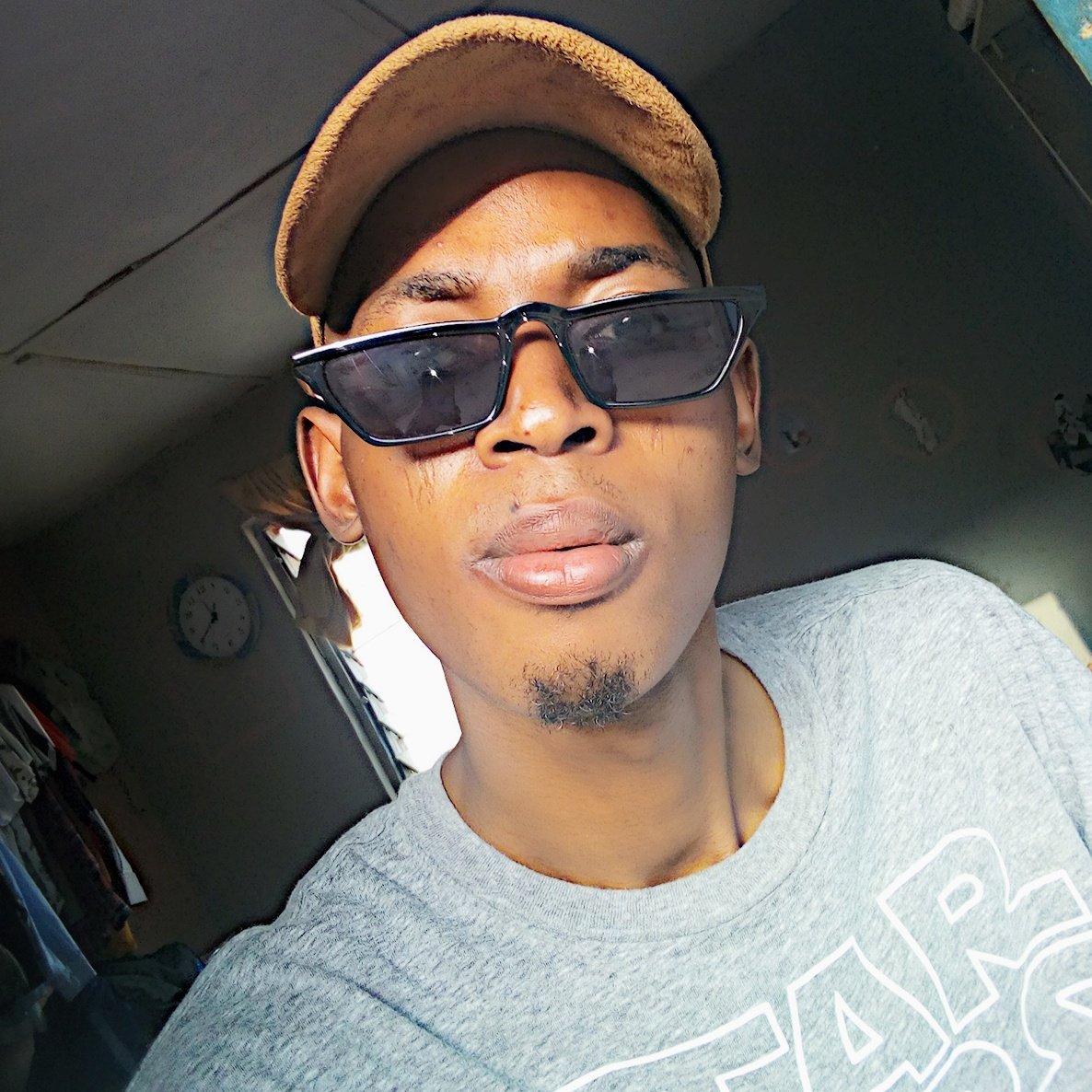 familiar_devil's tweet image. 