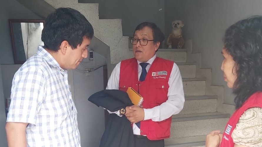 MimpPeru's tweet photo. #MIMPContigo | Tras el asalto a la veterinaria en el distrito de #Independencia, acudimos al lugar de los hechos para salvaguardar la integridad física y emocional de las personas adultas mayores víctimas del robo. ¡Estamos con ellos! https://t.co/II9qP427na