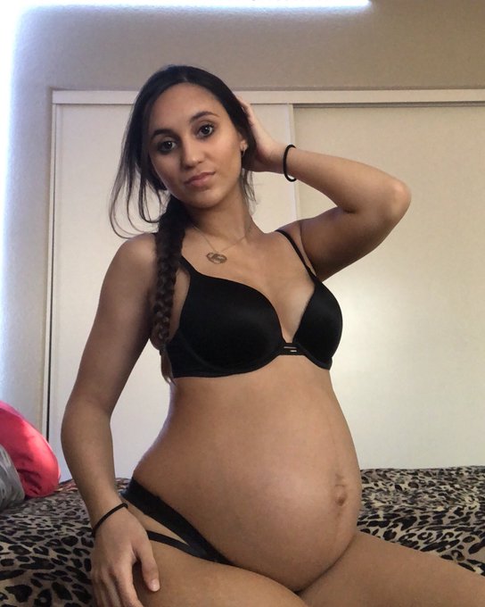 👅 Let&rsquo;s talk about sex baby 😏   Want to get a pregnancy custom before I pop? DM me or go to my @ManyVids<a href="/tag/mvsales"class="tags"><span>#mvsales</span></a>