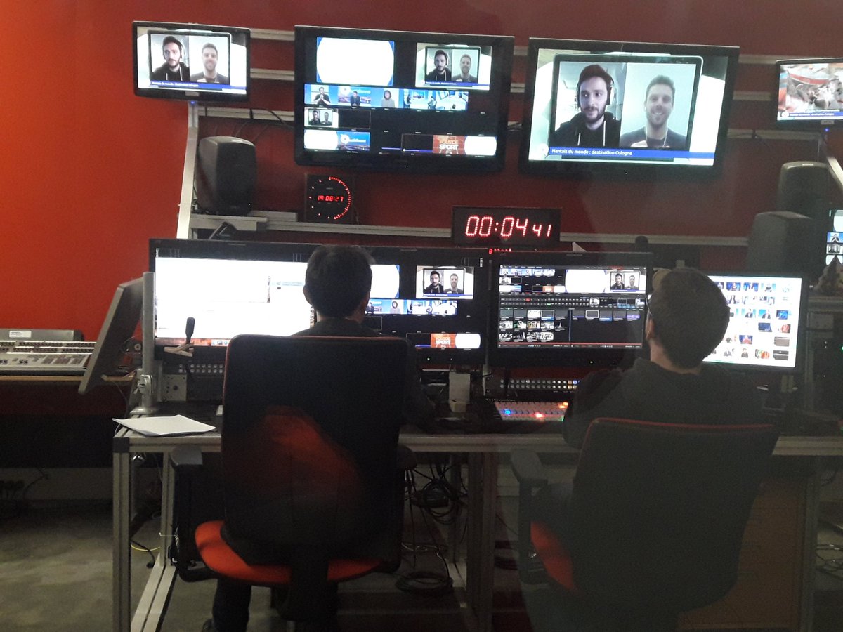 benoit_furet's tweet photo. Avec le vice-président de @UnivNantes @BrousseThierry intervention sur @telenantesinfo 

Présentation de l'activité entrepreneuriale avec la création de la startup #Batiprint3d 
Valorisation par la SATT @OuestValo de la recherche   @LaboLS2N et @ieg_gem  @IUTNantes @IUTStNazaire https://t.co/NNMgqS0vuE