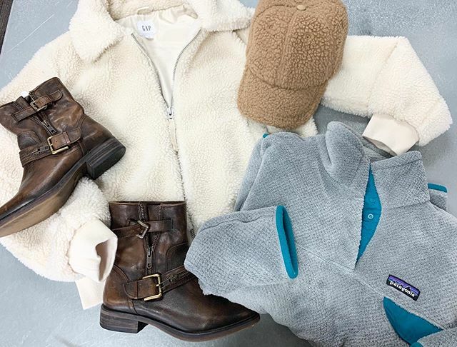 RunwayTacoma's tweet photo. Runway has the fuzzy jacket you’ve been dreaming of ☔️
Patagonia pullover: XL $22.50
Gap sheerling coat: Medium $16.25
Hinge Booties: 6.5 $14.25
Hat: $5
#runwayfashionexchange #tacoma #253 #tacomawa #thrift #shopthrift #local253 #smallbusiness https://t.co/8dCU0EEs3j https://t.co/yM7kBCgGDV