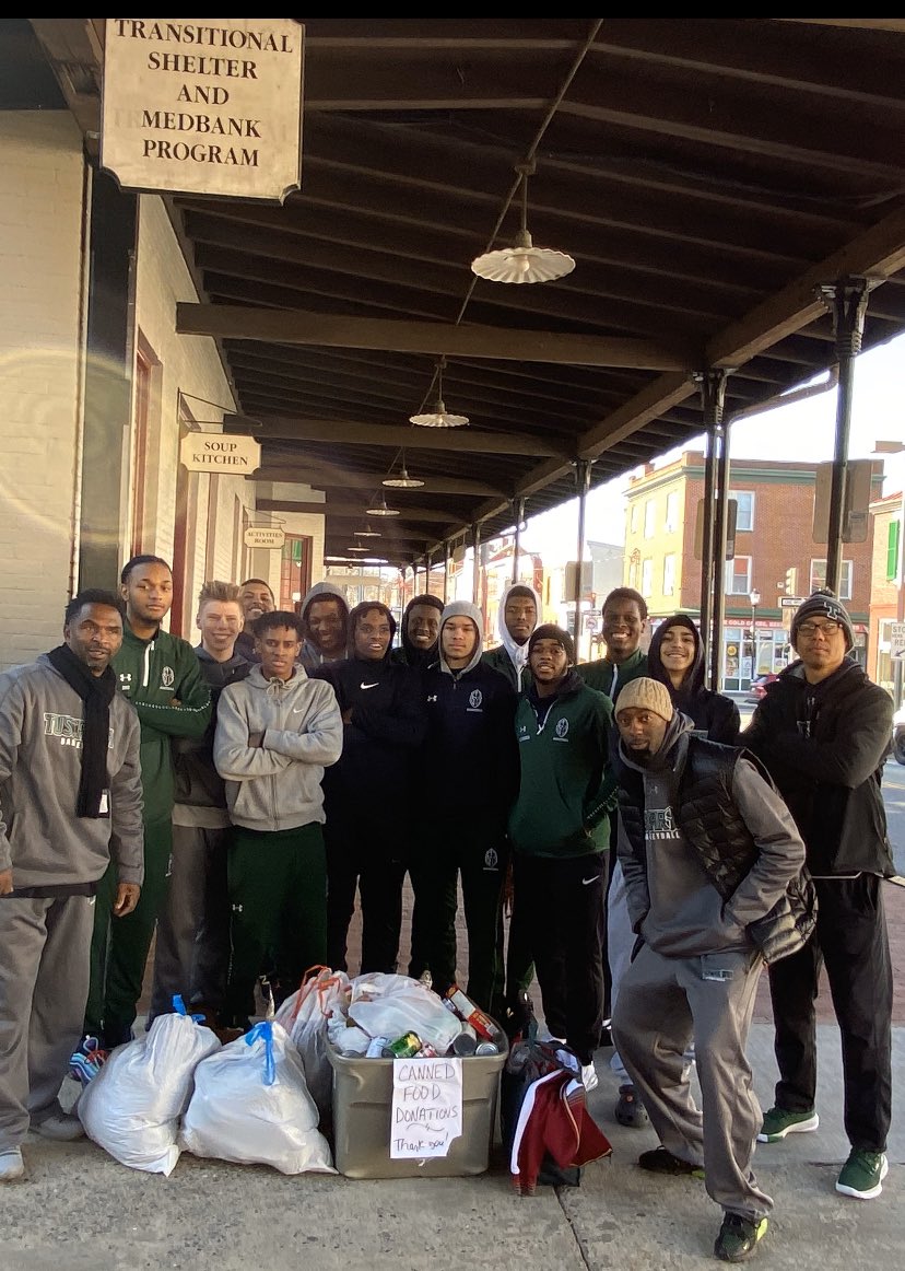 Everybody Can Be Great Because Anybody Can Serve. So Proud of this team and staff going the extra mile on this MLK day .. Blessing Others. #MoreThanAnAthlete #WeRTro #CommunityGiveBack @THSTitans @thstitanpride @FCPSAthletics @FCPSMDSuper @FrederickSports @WDVMSports #MLKDay