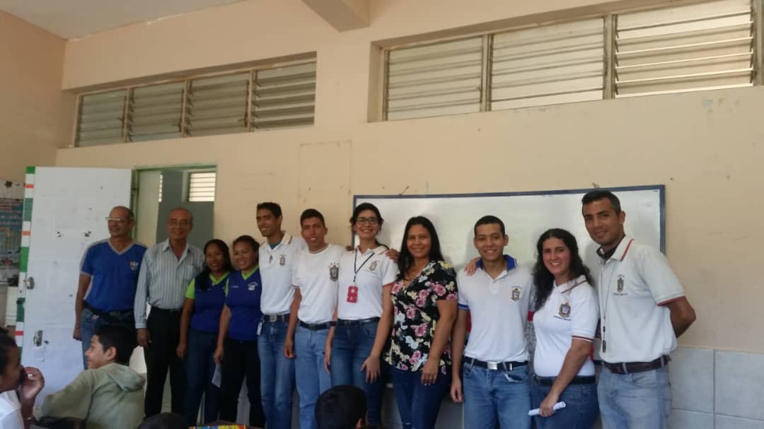 AnzoateguiUnefa's tweet photo. Se llevó a cabo cierre de Proyecto Servicio Comunutario de estudiantes Ing. Telecom de la #ExtPP con niños y niñas de todas las secciones de 6to grado, con el proyecto "Uso adecuado de las canaimas, con capacitación a algunos programas e inclusión de las maestras a la formación" https://t.co/qqE9RbD6PC