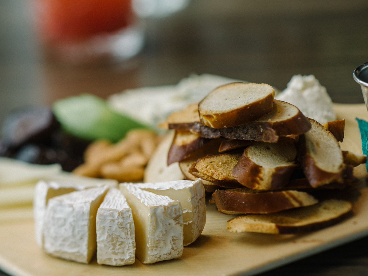 It's #NationalCheeseLoversDay, and although we don't need an excuse to show our appreciation... it's still the perfect day for a glamour shot. 😍🧀